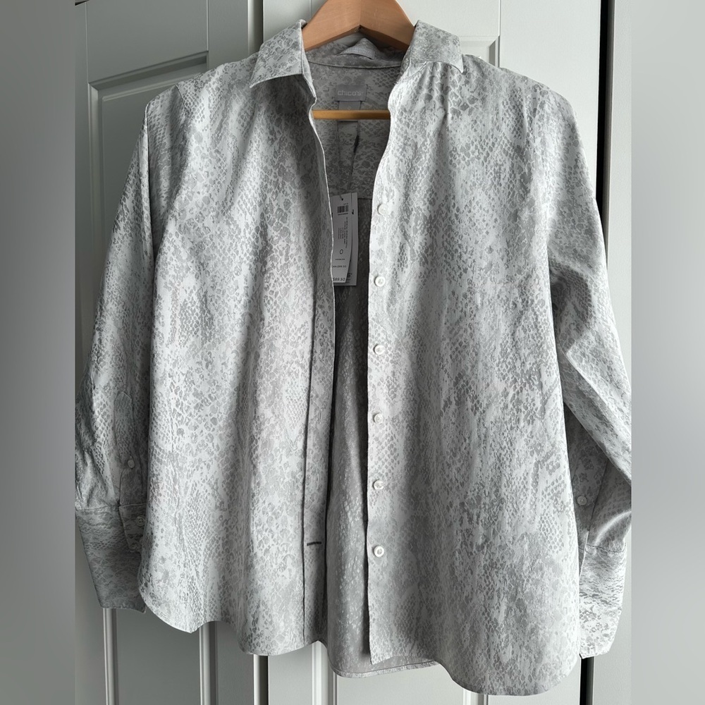 NWT Chico's Womens No-Iron Python Classic Shirt Size 0/US size 4
